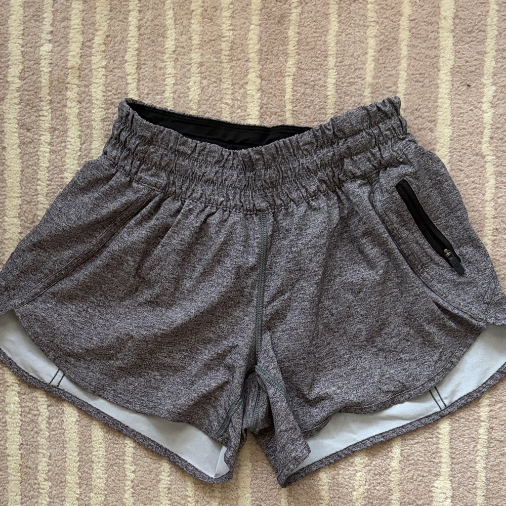 Lululemon Tracker Short V *4" Woman’s Size 6